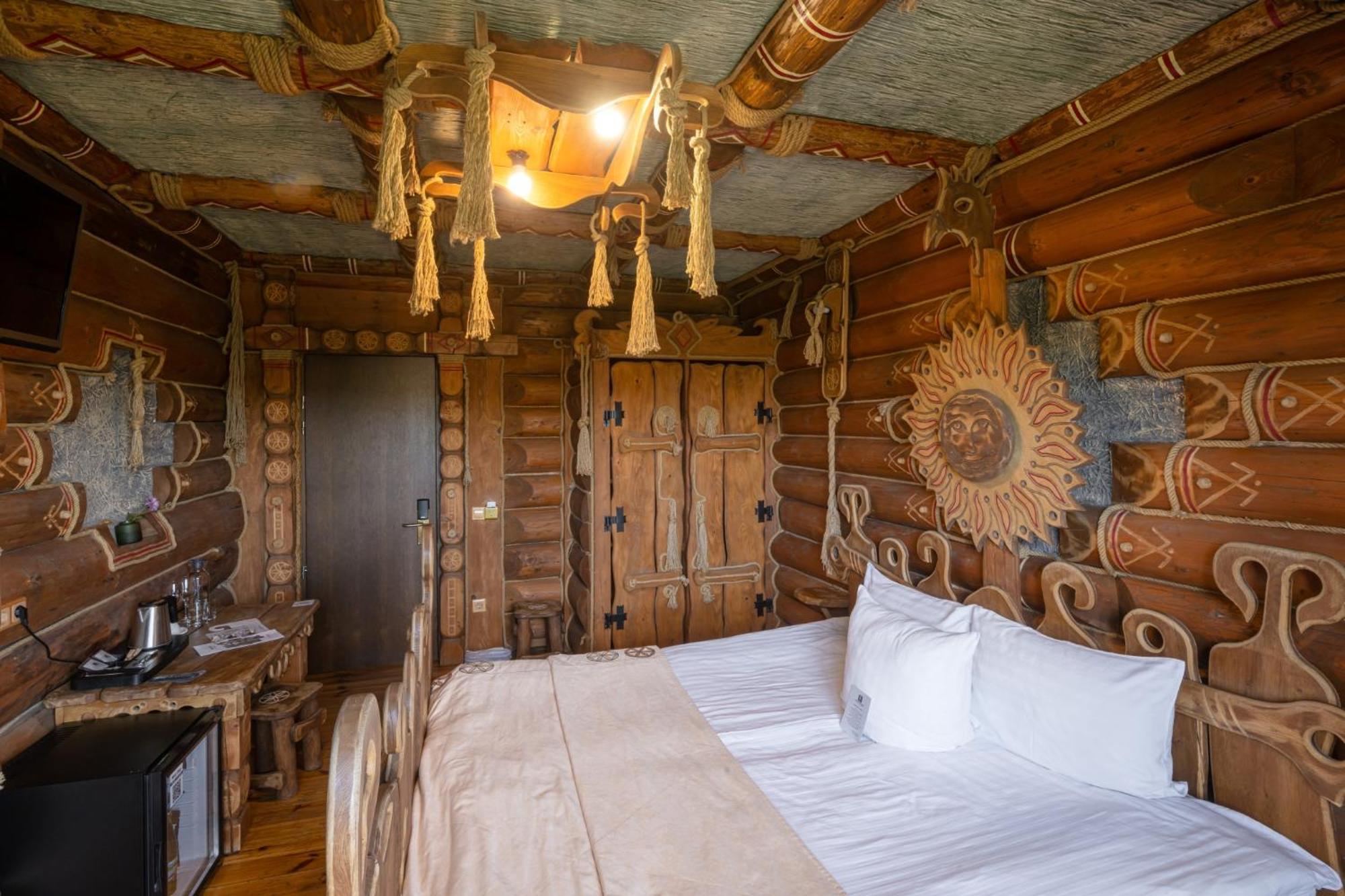 Stara Pravda Hotel - History Boekovel Buitenkant foto