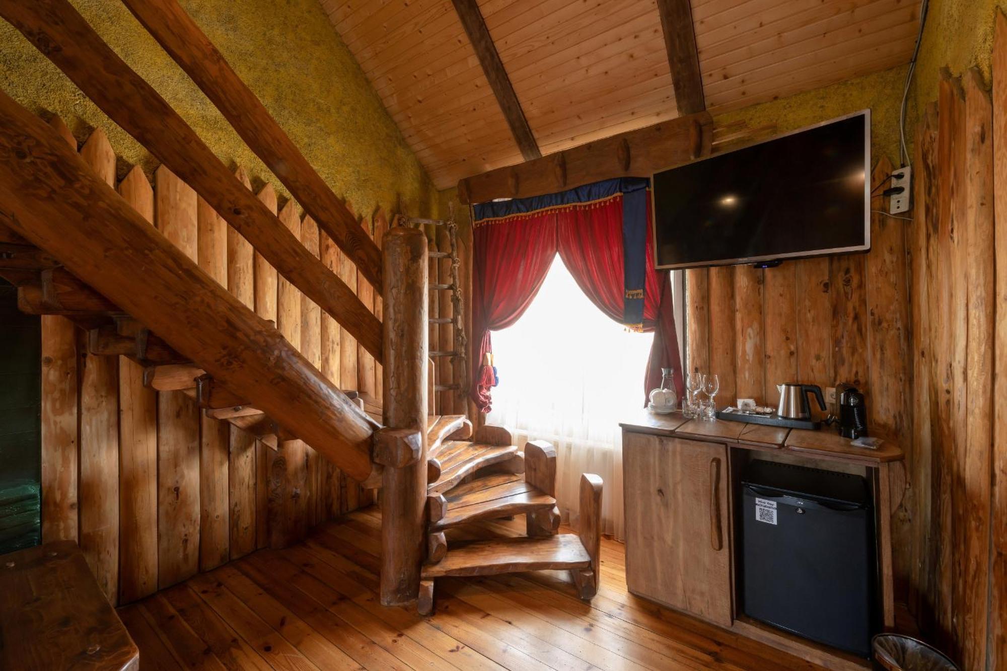 Stara Pravda Hotel - History Boekovel Buitenkant foto