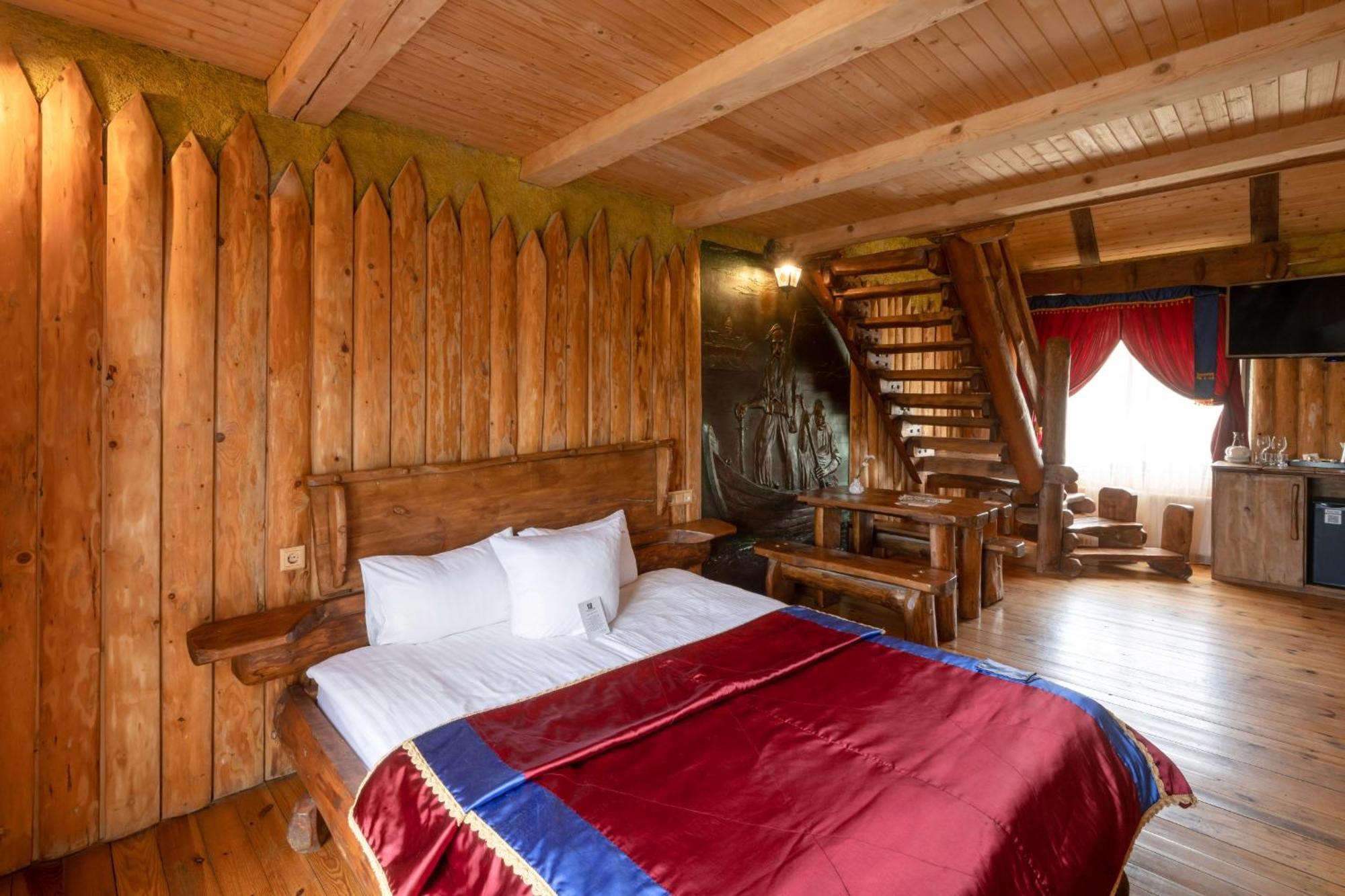 Stara Pravda Hotel - History Boekovel Buitenkant foto