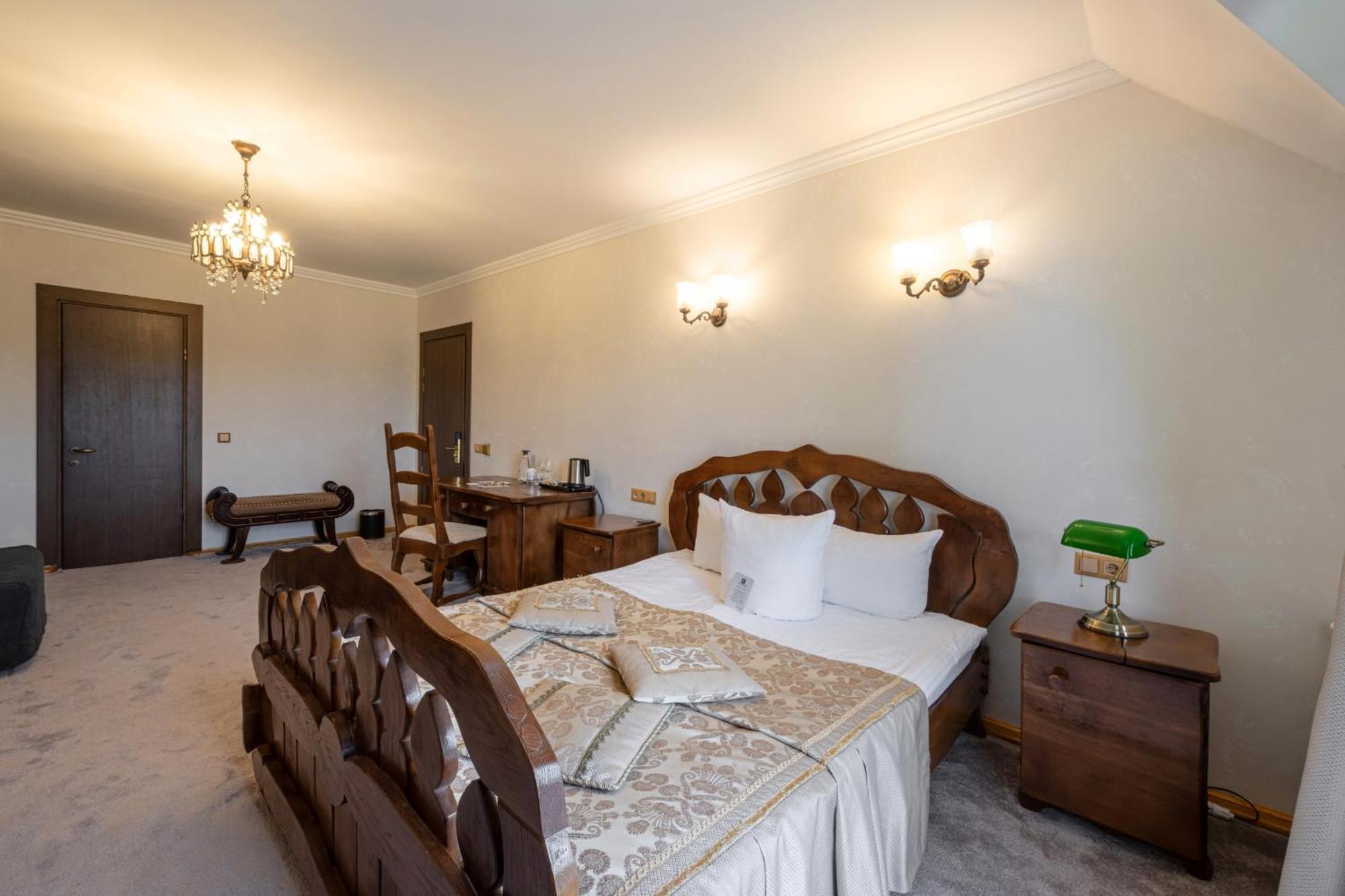 Stara Pravda Hotel - History Boekovel Buitenkant foto
