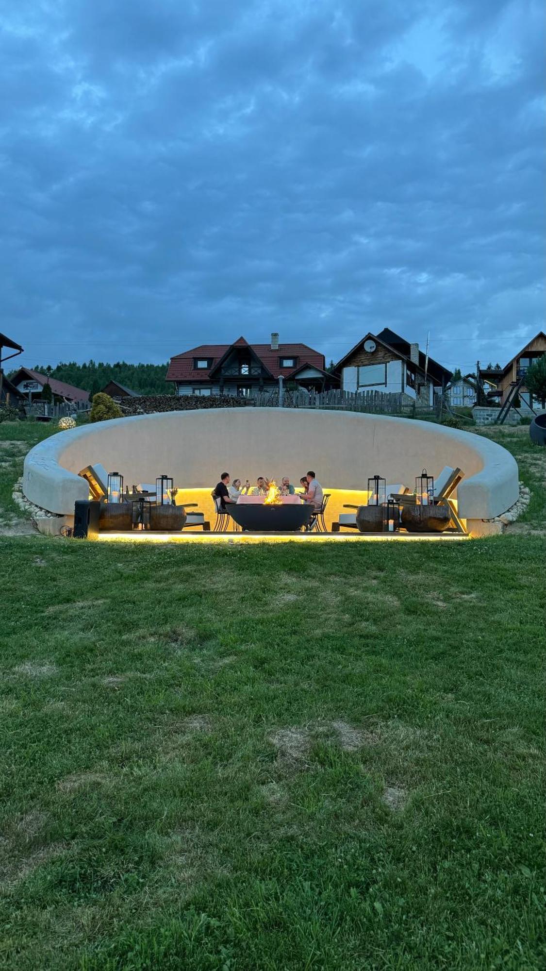 Stara Pravda Hotel - History Boekovel Buitenkant foto
