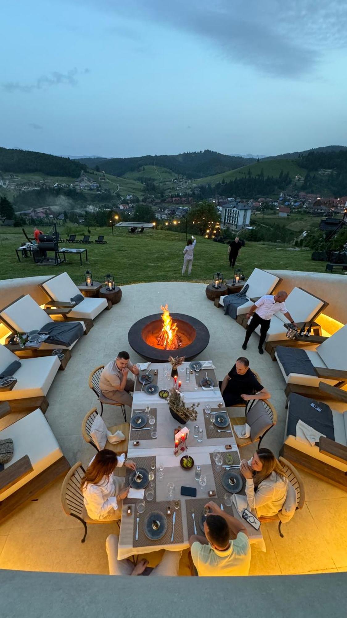 Stara Pravda Hotel - History Boekovel Buitenkant foto